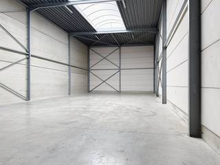 Découvrez cette unité fonctionnelle de PME de 2016 dans un emplacement stratégique à Willebroek, idéale pour le stockage, les activités...