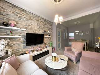 KERKHOFSTRAAT 212 2850 BOOMRijwoning met 2 slaapkamers nabij de Schorre! Op zoek naar een instapklare woning met 2 slaapkamers?Deze woning ligt op...