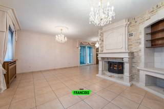 In Zedelgem bevindt zich deze solide en verzorgde woning (bouwjaar 2005) met een bewoonbare oppervlakte van 166 m² en een aangenaam perceel van...