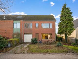 TE KOOP: TE RENOVEREN WONING MET VEEL POTENTIEEL NABIJ HET CENTRUM VAN RETIEBent u op zoek naar een woning die u volledig naar uw eigen smaak kunt...