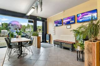 Gunstig gelegen handelspand nabij het centrum – ideale investering! Ook heb je de mogelijkheid om het handelspand om te vormen tot een...