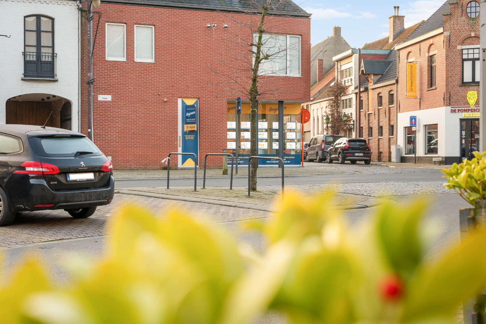 Espace commercial/bureau avec cuisine séparée, espace de stockage et toilettes sur la place de Dadizele. - photo 4