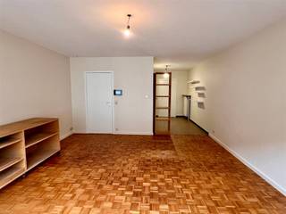 Apartment on the 2nd floor with spacious living room with parquet floor and open kitchen equipped with sink, vitroceramic hob, extractor hood,...