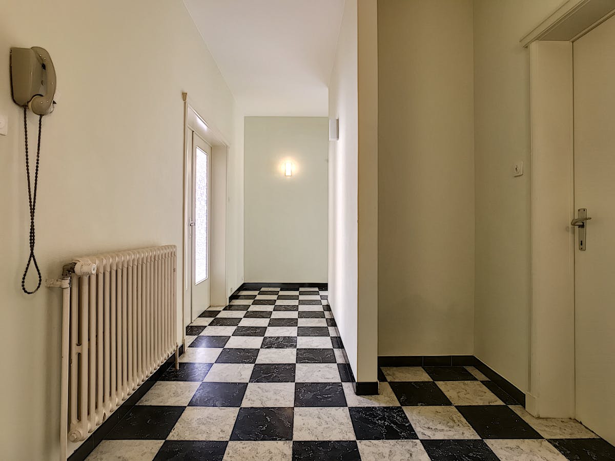 Ground floor apartment with parking space for rent in Ypres - photo 2