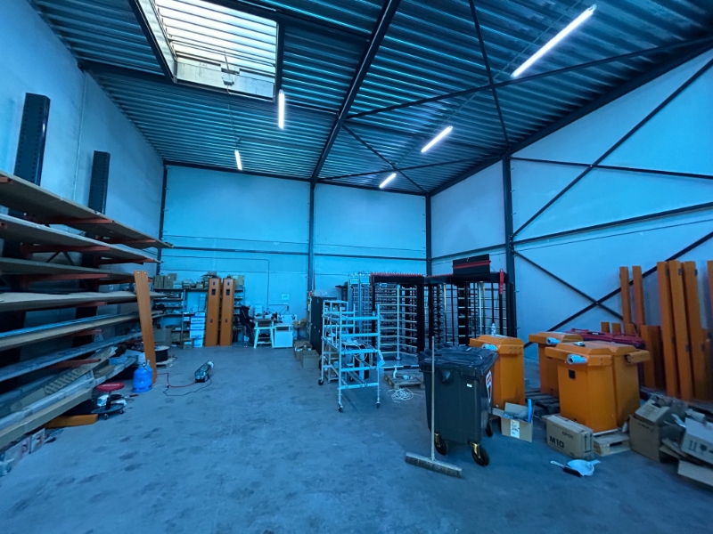 Recente loods van 168 m² met privé parkeerplaats - foto 4