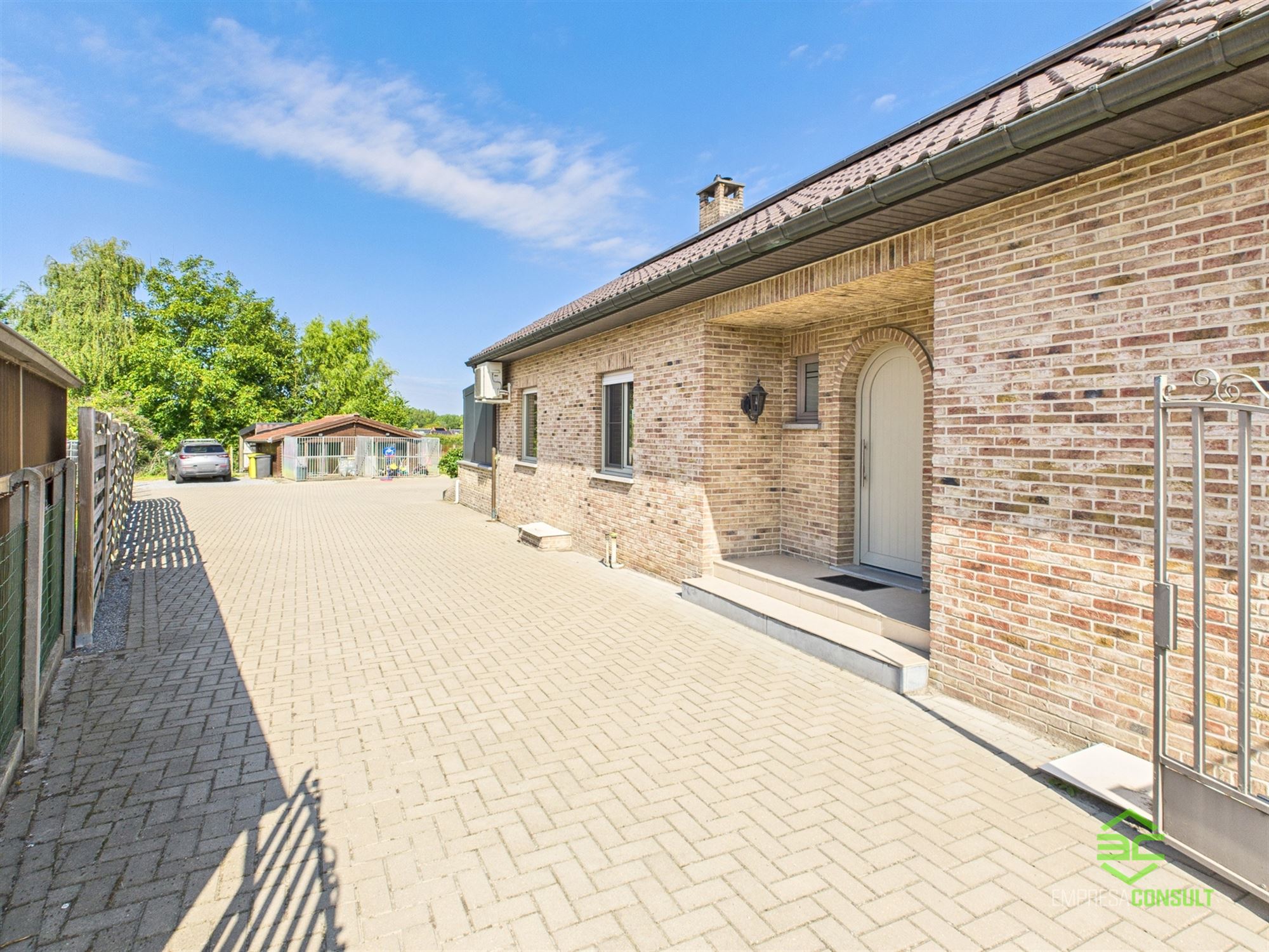 Instapklare gelijkvloerse woning met 3 slpk op 10a 21ca! - foto 3