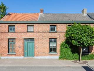 Karaktervolle ruime te moderniseren woning met grote tuin in centum Kessel. Ideaal voor wie op zoek is naar charme, ruimte en...
