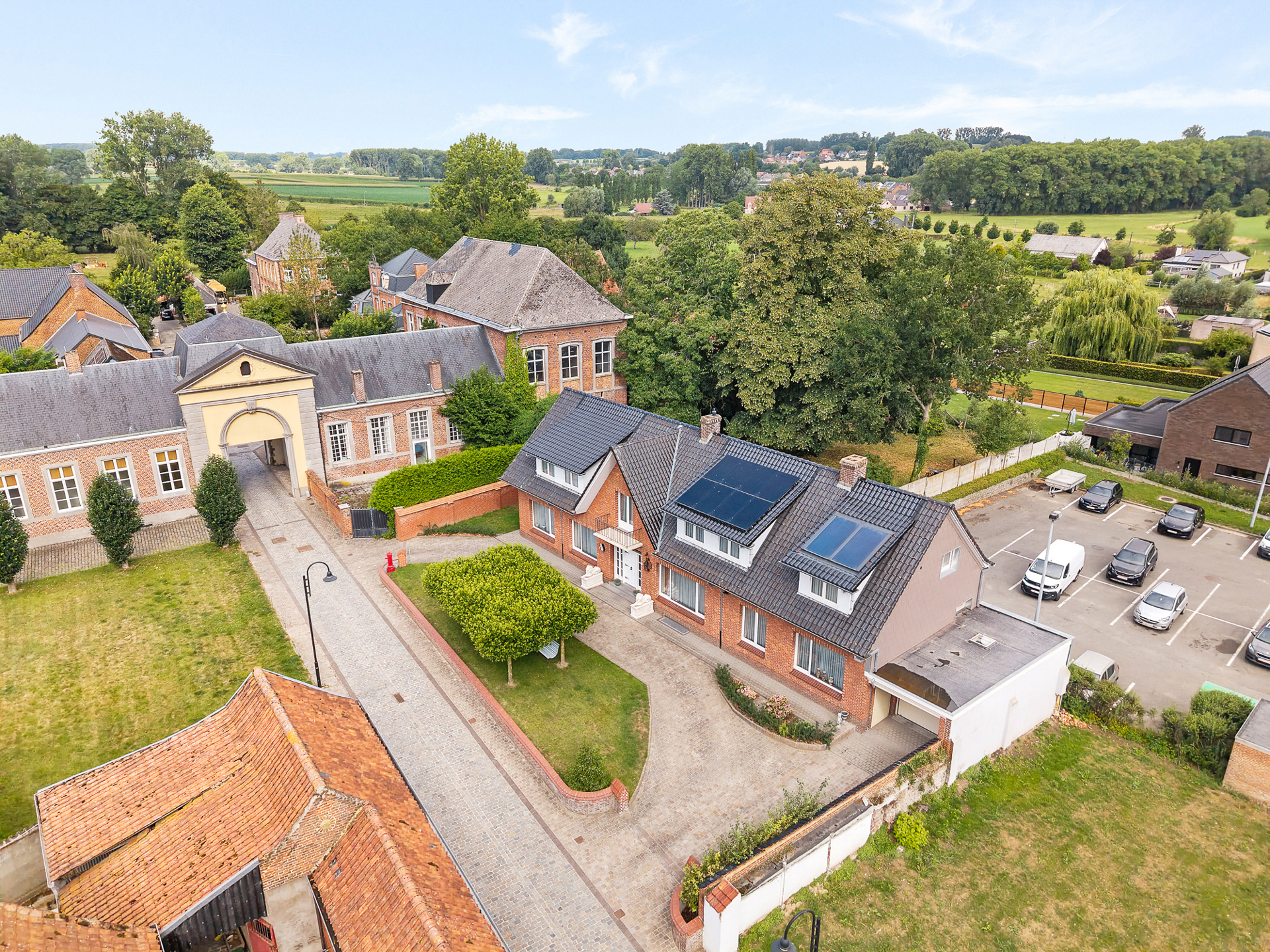 Magnifiek gelegen degelijke villa met 5 slk, garage en tuin - foto 4