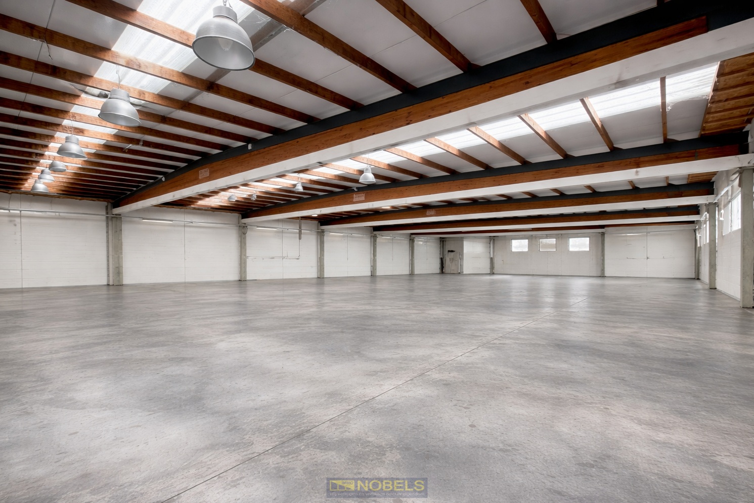 Te koop, bedrijfsgebouw met magazijn (805m²), kantoren (175m²) en parking op 4.759m² te Zwalm - photo 2