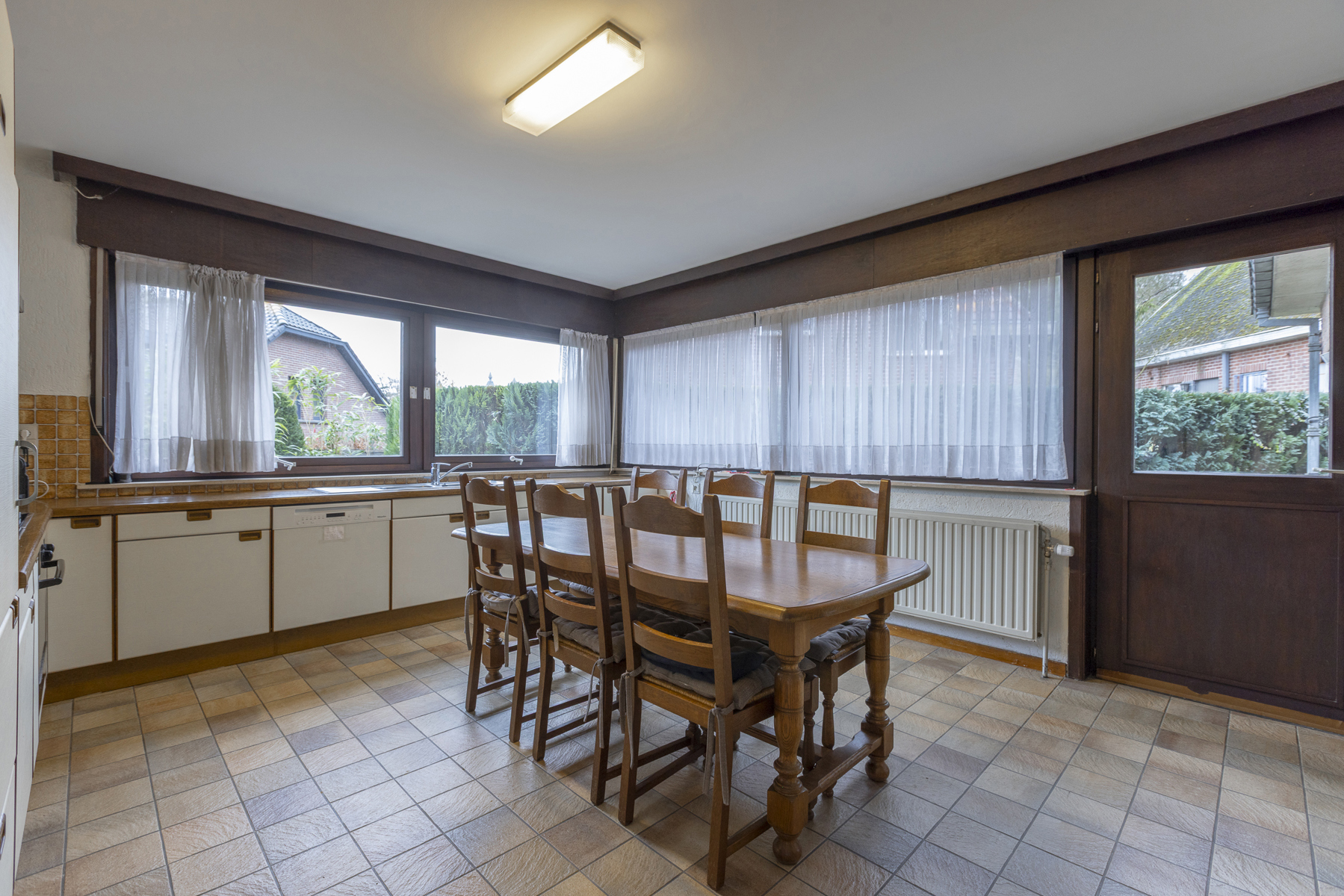 Ruime ééngezinswoning met 4 slaapkamers te centrum Dilbeek - foto 5