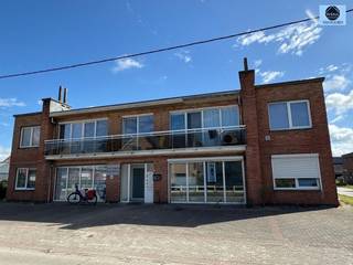 INVESTERINGSPAND IN DE HAANRichtprijs : 79.000 euro Zeer leuk investeringspandje nabij Vosseslag.Woon- en slaapruimte met ingerichte keuken, badkamer...