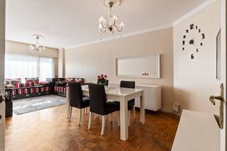 Dit gelijkvloers appartement bevindt zich op een gunstige locatie vlakbij het bruisende centrum van Antwerpen. Dankzij de nabijheid van...