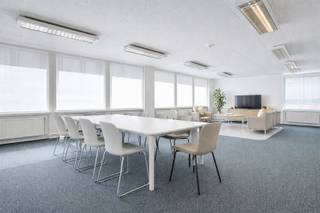 BEZOEK? Contacteer ons op het nummer 09.225.00.78. Op zoek naar een flexibele kantoorruimte op een toplocatie? Deze ruime en open kantoorruimte...