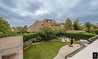 In een rustige en residentiële buurt van Westkapelle bevindt zich deze volledig gerenoveerde open bebouwing op een perceel van ca. 700 m². De...