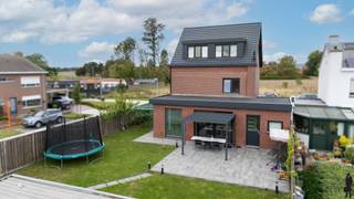 RUIME, RECENT GERENOVEERDE GEZINSWONING MET 6 SLAAPKAMERS EN ZONNIGE TUIN IN MINDERHOUTWelkom in deze volledig vernieuwde gezinswoning in het...