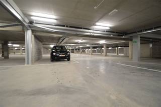 In het centrum van Dendermonde: ondergrondse, open autostaanplaats TE HUURU woont, werkt in het centrum en bent het zoeken naar een parkeerplaats en...