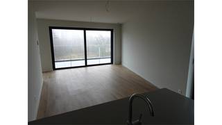 <p>Een mooi afgewerkt nieuwbouwappartement op de tweede verdieping bestaande uit een woonkamer, ingerichte keuken, 2 slaapkamers, badkamer, bergplaats/wasplaats, 2 terrassen, lift, carport. Het betreft een BEN appartement (zeer energiezuinig). Het appartement is voorzien van zonnepanelen. </p>