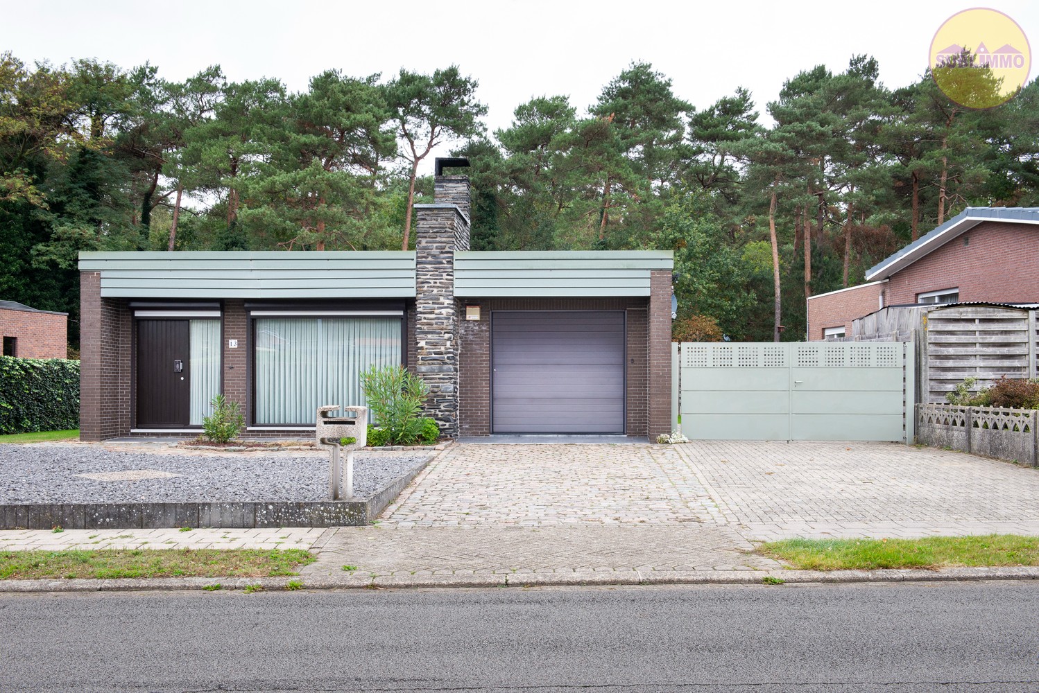 Gelijkvloerse woning met 3 slaapkamers op een perceel van 675m² nabij het centrum van Dessel. - foto 1