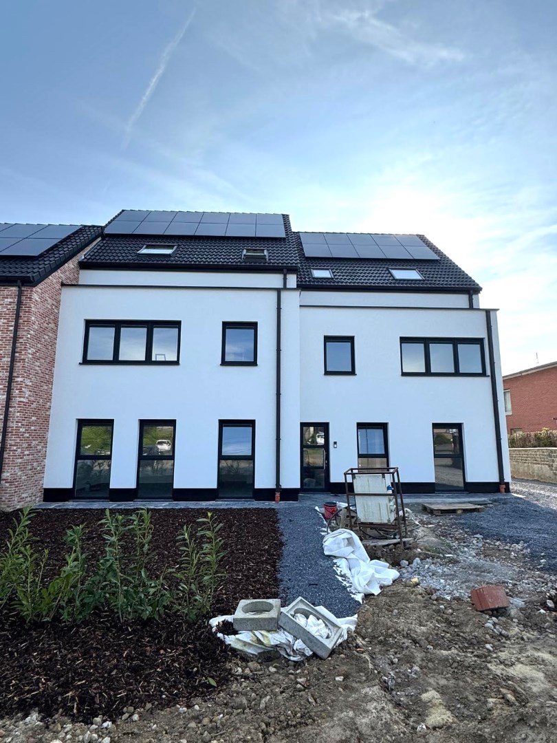 Nieuwbouwappartement met twee slaapkamers, terras en twee autostaanplaatsen - foto 1