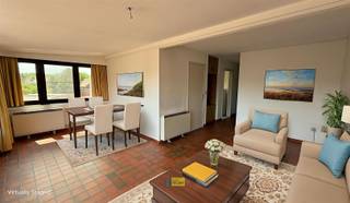 <p><span>Ontdek deze gezellige woonst in het hart van Wilrijk. Met een bewoonbare oppervlakte van 65m² biedt dit appartement twee slaapkamers.</span></p><p><span>De woonruimte straalt een warme sfeer uit dankzij de grote ramen die voor veel natuurlijk licht zorgen en het uitzicht op het groene landschap waardoor u volop kunt genieten van de rust en privacy. De klassieke tegelvloer voegt een charmant detail toe aan de leefruimte.</span></p><p><span>De functionele keuken is voorzien van alle apparaten en voldoende opbergruimte. Daarnaast beschikt de woning over handige opbergruimte voor extra comfort.</span></p><p><span>De aanwezigheid van een balkon biedt een heerlijke plek om te ontspannen en te genieten van de buitenlucht. In de garage kan een fiets geplaatst worden.</span></p><p><span>Gelegen in een rustige buurt, biedt deze woning alle voordelen van stedelijke voorzieningen op loopafstand, maar dan wel met de rust die u zoekt. Ideaal voor wie centraal maar toch rustig wil wonen. Mis deze kans niet om comfortabel te wonen in een bruisende omgeving met de perfecte mix van stad en natuur.</span></p><p><span>Geen extra vaste kosten.</span></p><p><span>Benieuwd? Maak snel uw afspraak op www.immodelaet.be of op 036440088</span></p>