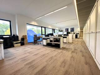 Moderne kantoorruimte op AAA-locatie met uitstekende zichtbaarheidGelegen in het hart van Genk, direct tegenover de bekende Limburghallen, staat dit...