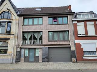 Dit lokaal kan uw uitvalbasis worden als psycholoog, kinesist, osteopaat, ... . De ruimte is gelegen in een medisch centrum, vlakbij vlotte...