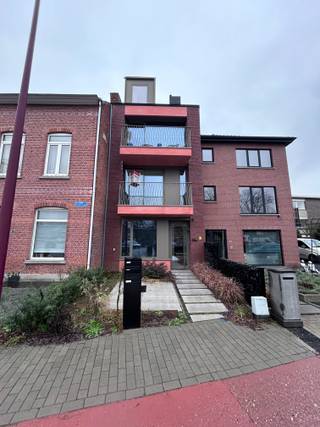 Dit duplexappartement omvat 1 slaapkamer, een badkamer met inloopdouche, een uitgeruste keuken en een terras. Dankzij de centrale ligging...