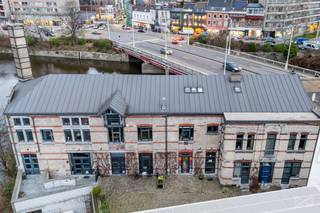 We Invest Liège et Julie ont le plaisir de vous présenter à la vente ce loft de 150m².Découvrez ce magnifique loft de style industriel, idéalement...