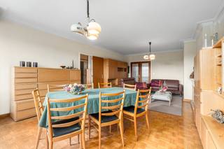 [[ DIT PAND NEEMT DEEL AAN DE ERA OPEN HUIZEN DAG OP 19/9 VAN 14:30 TOT 15:30 ]]
<p>Comfortabel appartement in Gent met 2 slaapkamers, twee terrassen en een gunstig EPC B.</p>

<p>Dit appartement aan de Brusselsesteenweg in Gent combineert een praktische indeling met een centrale ligging nabij winkels, openbaar vervoer en belangrijke invalswegen. De lichtrijke leefruimte met een aangenaam vrij zicht bevindt zich naast de keuken . Met twee volwaardige slaapkamers, bergruimte in het appartement aslook in de kelder biedt dit appartement alle comfort voor eigen bewoning of als interessante investering. Dankzij het gunstige EPC B profiteer je bovendien van een energiezuinige woonst. De ligging in een levendige handelswijk zorgt voor een vlotte verbinding en alle dagelijkse voorzieningen binnen handbereik.</p>

<p> </p>

<p>Belangrijkste ruimtes:<br />• Ruime living/eetkamer met aangename lichtinval<br />• Keuken met praktische indeling<br />• 2 volwaardige slaapkamers<br />• Badkamer<br />• Hal met vlotte circulatie<br />• Berging voor extra opslagruimte<br />• Terras (8 m²) ideaal om buiten te ontspannen<br />• Kelder</p>

<p>Troeven:<br />• 2-slaapkamer appartement met terrassen en gunstig EPC B<br />• Ideaal voor eigen gebruik of als investering<br />• Nabij invalswegen, openbaar vervoer, winkels en sportfaciliteiten</p>

<p> </p>

<p>Neem vandaag nog contact op met je ERA-makelaar voor een bezoek.</p>

<p>JOUW DROOMAPPARTEMENT. ZO GEVONDEN!</p>