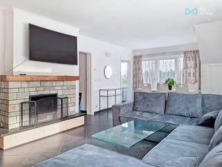 Charmante en lichtrijke duplex in een rustige straat – Zeker een bezoek waard!Deze mooie duplex is gelegen op de 3de verdieping van een kleinschalig...