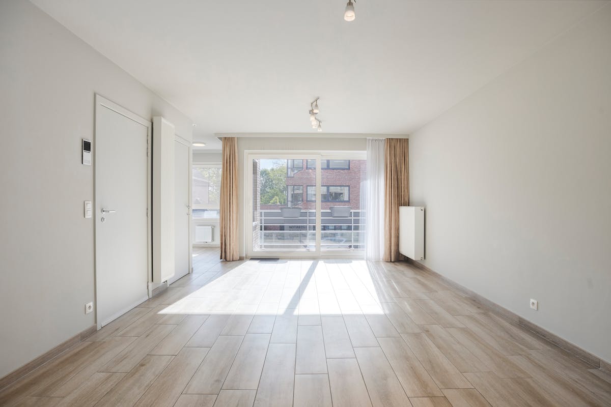 Ready to move in 2 bedroom apartment in the center of Oostkamp - photo 2