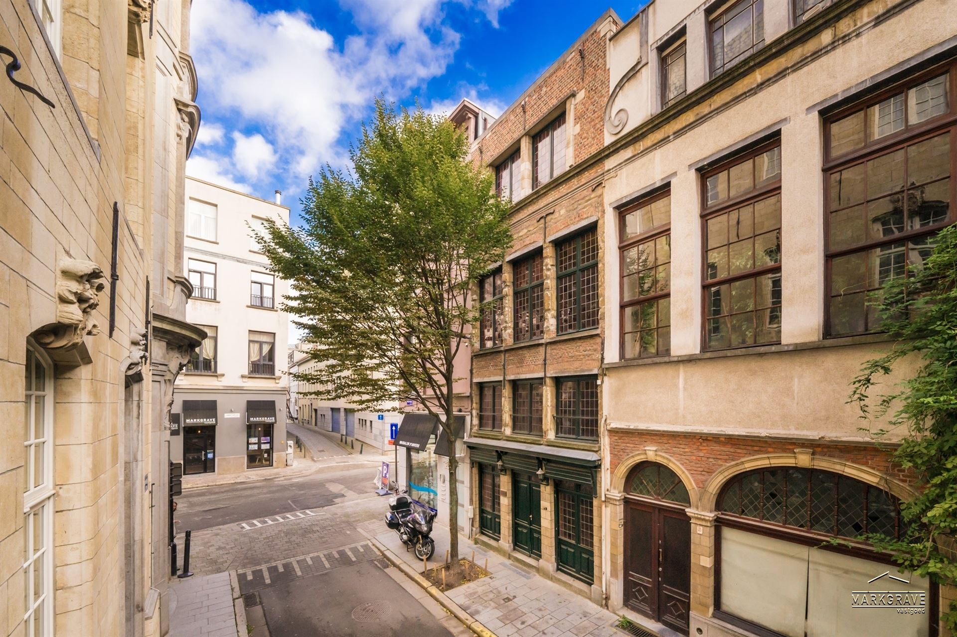 Authentiek 16e-eeuws Stadshuis in het Historisch Hart van de Stad - foto 4