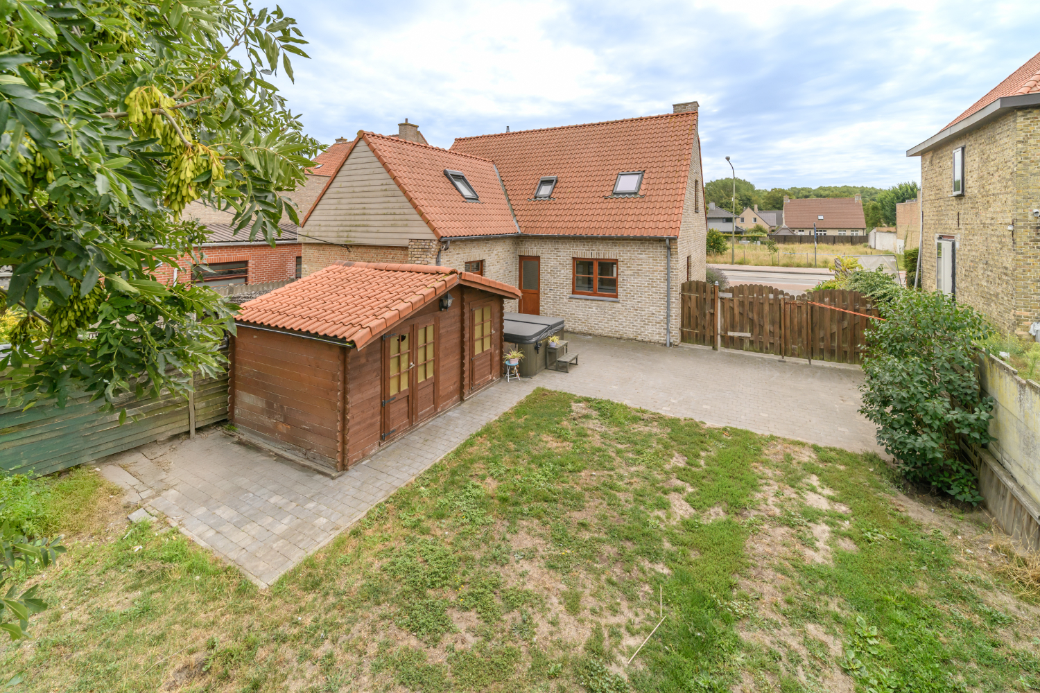 DE PANNE: Gezinswoning met 4 slaapkamers (waarvan 1 gelijkvloers), bureauruimte, 2 badkamers en tuin op 1.250m² totale grondopp. - foto 4