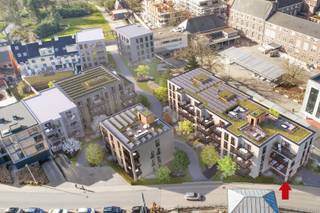 Dit ruime appartement voorzien van 3 slaapkamers staat te koop!<br /><br />Dit appartement, goed voor 124,27m² woonoppervlakte beschikt over drie slaapkamers. De leefruimte is ruim 50m² groot, heeft aanpalend een terras van 14,26m² en is voorzien van een keuken met eiland.<br />Verder vinden we nog een badkamer, berging en apart toilet terug. In de inkomhal is er een nis voorzien als vestiaire en een glazen deur tussen hal en leefruimte.<br />Verder vinden we drie slaapkamers, waarvan de masterbedroom zijn eigen dressing heeft.<br /><br />Het appartement beschikt vervolgens gelijkvloers over 4 fietsstaanplaatsen en heeft 2.400 wattpiek aan zonnepanelen. De verwarming is met een warmtepomp op basis van geothermie, waardoor er een mooi E-peil werd behaald van slechts 10!<br /><br />Verder zijn er ondergronds twee autostaanplaatsen, alsook een berging van 6,66m².<br /><br />De prijzen zijn INCLUSIEF:<br />*de vooraanleg voor het performant laden van elektrische wagens conform de code van de goede praktijk<br />*volledig aangelegde gemeenschappelijke tuin met retentie- en irrigatiesysteem en LED-verlichting<br />*Bringme digitale brievenbussen en pakjesboxen, digitale conciërge, nummerplaatherkenning…<br /><br />Het grondaandeel wordt gekocht onder registratierechten (12%) en het constructieaandeel onder BTW (21%°). Deze aankoopkosten en aansluiting op de nutsvoorzieningen zijn niet inbegrepen. Een aansluiting op aardgas is echter niet nodig!<br /><br />Voornaamste eigenschappen van het project:<br /><br />*Comfort en kwalitatieve buitenruimte kregen alle aandacht in dit prachtige ontwerp van de hand van architectenteam Orens- en Van Grimbergen.<br />*Gelegen op slechts circa 500 meter van het centrum van Neerpelt, met talrijke winkels en vele andere faciliteiten, alsook vlakbij het openbaar vervoer.<br />*Een volledig aangelegde gemeenschappelijke tuin, uitgerust met een retentie- en irrigatiesysteem, samen met de groendaken, zorgt voor een duurzaam waterbeheer en een aangenaam microklimaat.<br />*Alle appartementen zijn voorzien van vloerverwarming en worden energie-efficiënt passief gekoeld gedurende warmere periodes. Samen met de groendaken en een zomerbypass op de ventilatiesystemen type D, wordt oververhitting tegengegaan.<br />*De kelder wordt dusdanig ingericht dat elke bewoner zijn eigen elektrische laadpaal kan plaatsen. De installatie zal worden aangelegd conform de code van de goede praktijk, die naar alle waarschijnlijkheid in de toekomst zal worden omgezet in een wettelijke verplichting.<br />*Bijzondere aandacht gaat uit naar de akoestische prestaties van de appartementen, zowel op het vlak van omgevingslawaai, contact- en luchtgeluid, alsook installatielawaai.<br />*Digitale brievenbussen en pakjesboxen, digitale conciërge, toegangscontrole, nummerplaatherkenning en veel meer Bringme applicaties.<br />*Degelijke afwerkingsbudgetten doch afwerking naar eigen keuze in de verschillende toonzalen aan scherpe prijzen.<br /><br />Wordt jouw interesse gewekt bij dit appartement? Contacteer ons via 011 64 55 00 of info@vastgoedfransen.be.