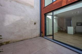 HEERLIJKE NIEUWBOUWWONINGNieuwbouw uit 2023, super licht en modern, met kwalitatieve materialen en topafwerking. Gelegen in een rustige straat in...