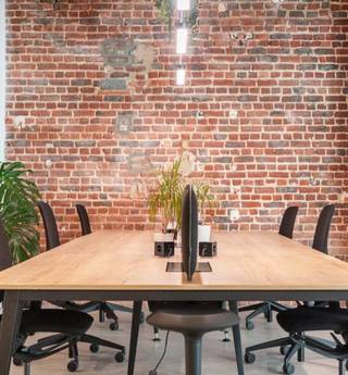 Volledig gerenoveerde en moderne kantoorruimte te koop, gelegen aan de Rue Gheude 19 te Anderlecht.Deze instapklare kantoren met een oppervlakte van...