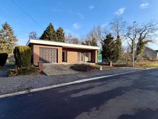 Gezellige bungalow met 5 slaapkamers, inpandige garage en tuin, rustig gelegen in As Ben je op zoek naar een ruime, gelijkvloerse woning waar rust,...