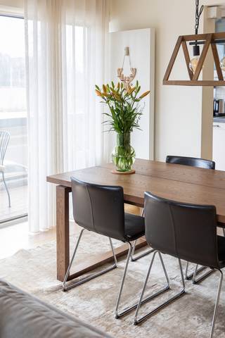 Location  Located on the Elisabethlaan in Berchem, this apartment enjoys a highly central and easily accessible location. Public transport,...