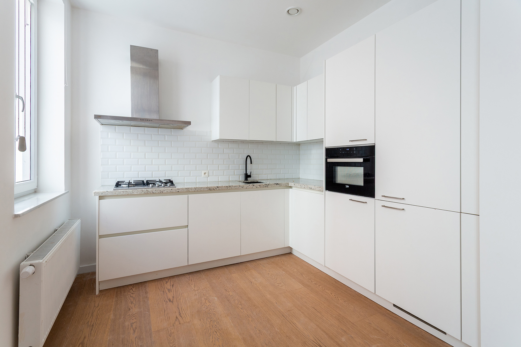 2060 - Gerenoveerd 1 slaapkamer gelijkvloersappartement. - foto 2