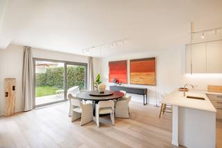 Dit prachtig appartement bevindt zich op een heerlijke en unieke centrumlocatie te Leuven.De onmiddellijke nabijheid van tal van winkels en...