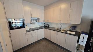 Dit appartement is gelegen langs de Torhoutsesteenweg te Oostende en heeft een vlotte verbinding met het openbaar vervoer.Centrale verwarming op...