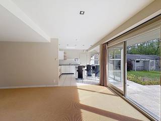 LiggingDeze vrijstaande woning is uitstekend gelegen in Sint-Denijs-Westrem, vlakbij Gent. U geniet hier van een rustige woonomgeving met tegelijk...