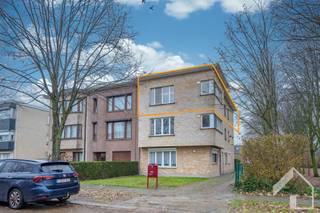 Beautiful, recently renovated and quietly located apartment (cul-de-sac) on the 2nd floor, with an area of 105 m².Consisting of: entrance hall,...