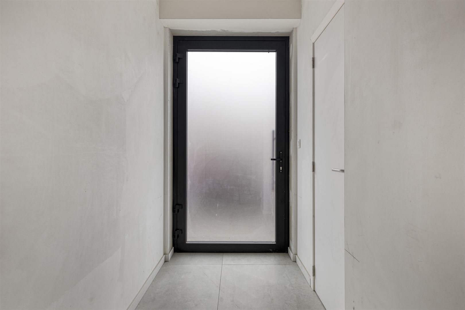 Rustig gelegen nieuwbouw woning met zonnige tuin en 4 slaapkamers. - foto 2