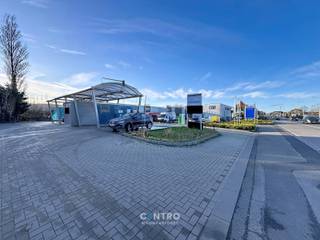 Projectgrond langs belangrijkste invalsweg van Blankenberge!<br /><br /><u><strong>Bijzonderheden:</strong></u><br />- Grondoppervlakte: 1.911m2.<br />- Straatbreedte: Circa 50 meter.<br />- Woning te renoveren.<br />- Tankstation: Nog circa 6 jaar verhuurd.<br />- Woongebied.<br /><br />Aarzel zeker niet om ons te contacteren indien u verdere info wenst: 050/70.01.02 - info@centro.be