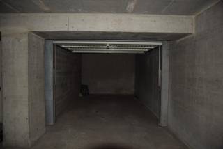 GARAGEBOX 8 (-2) TE KOOP GELEGEN ONDER DE RESIDENTIE "DE PANNE PLAZA", HOEK LEOPOLD I ESPLANADE EN KAPELLELAAN TE DE PANNEAfmetingen: Lengte 5,02m -...