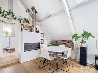 Dans une ancienne maison bourgeoise néoclassique, entièrement rénovée et transformée en un petit immeuble d'appartements avec label EPC B, vous trouverez cet élégant appartement de 60 m². Prêt à emménager au cœur d'Anvers !<br />L'appartement est situé au troisième étage et offre un salon spacieux et lumineux avec une cuisine ouverte moderne. Il est suivi d'une salle à manger confortable avec des armoires encastrées et une cheminée à gaz qui crée une ambiance supplémentaire.<br />La chambre est équipée d'une armoire encastrée. La salle de bains dispose d'un lavabo, d'une baignoire et de toilettes. Grâce à son concept de salon ouvert, cet appartement donne l'impression d'être un loft urbain chaleureux.<br />À l'arrière, vous profiterez d'une terrasse agréable avec le soleil du matin et de l'après-midi, ainsi que d'une vue magnifique sur la cathédrale et la Boerentoren, deux monuments emblématiques d'Anvers.<br />Que vous recherchiez un premier appartement, un investissement intelligent, un Airbnb ou un pied-à-terre dans le centre historique, ce bien est un véritable rêve pour les amoureux de la ville. Tout est accessible à pied : commerces, restaurants, culture et transports en commun.