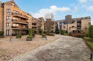 Bijzonder stijlvol en lichtrijk appartement van ca. 115 m² met 2 slaapkamers en aangenaam terras, gelegen op de 2e verdieping in residentie...