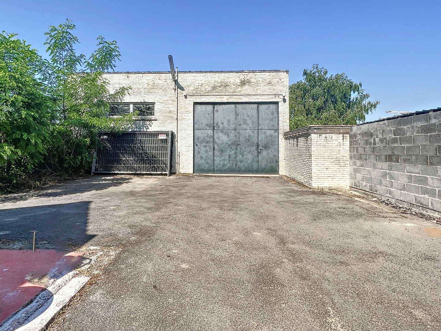 Uitstekend gelegen magazijn te koop op de markt in Gavere. - foto 4