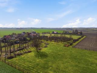 Deze boomgaard is gelegen in Avekapelle (Veurne). Het volledige perceel werd afgezet met een houten paardenafsluiting. De boomgaard is vlot...